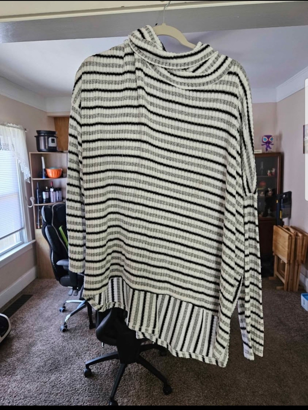 Time and Tru Black and White Striped Sweater XXXL